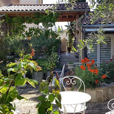 Maison D'Hotes Et Roulotte" Le 6 Bis" ロマン・シュル・イゼール エクステリア 写真
